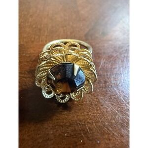 Vtg Sarah Coventry Gold Tone Dimensional Filigree Flower Brown Rhinestone Ring